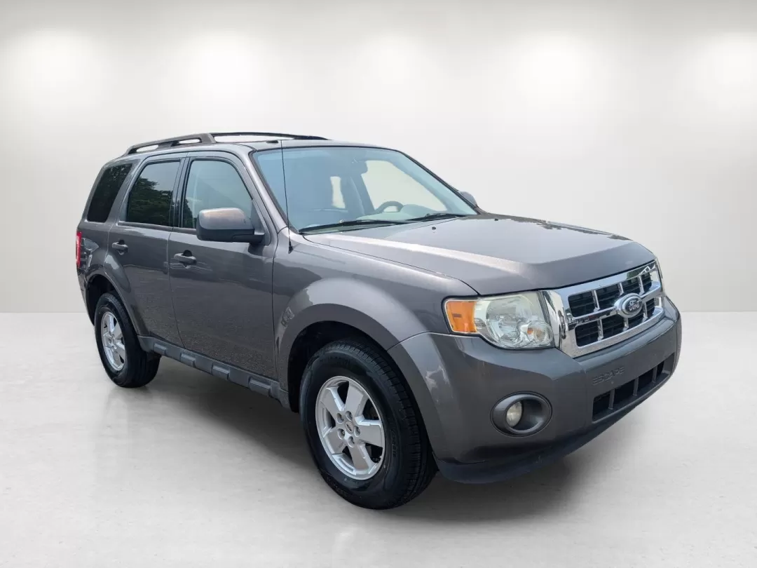 2011 Ford Escape XLT (1FMCU9DG3BK) with an Other engine, located at 1430 Gateway Drive, Opelika, AL, 36801, (334) 239-0944, 32.637871, -85.409790 - **Adventure Awaits with the 2011 Ford Escape XLT Perfect for Your Next Journey!**<br /> <br /> Are you ready to elevate your lifestyle with a versatile SUV that's great for family outings, daily commutes, or weekend adventures? Look no further than the 2011 Ford Escape XLT, now available at Gils Au - Photo#2