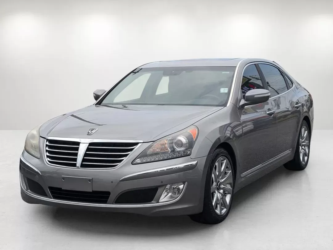2012 /Jet Black Hyundai Equus Signature (KMHGH4JH6CU) with an Gas V8 5.0L/307 engine, 8-Speed Automatic w/Manual Shift transmission, located at 3959 U.S. 80 W, Phenix City, AL, 36870, (334) 297-4885, 32.469296, -85.135185 - 2012 Hyundai Equus Signature - Photo#1