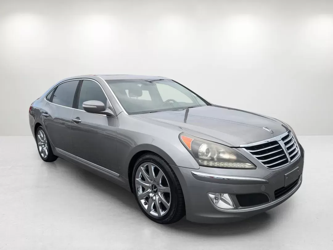 2012 /Jet Black Hyundai Equus Signature (KMHGH4JH6CU) with an Gas V8 5.0L/307 engine, 8-Speed Automatic w/Manual Shift transmission, located at 3959 U.S. 80 W, Phenix City, AL, 36870, (334) 297-4885, 32.469296, -85.135185 - 2012 Hyundai Equus Signature - Photo#3