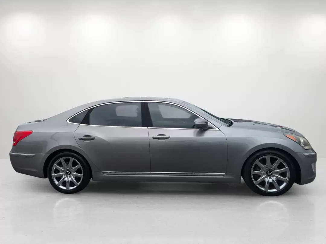 2012 /Jet Black Hyundai Equus Signature (KMHGH4JH6CU) with an Gas V8 5.0L/307 engine, 8-Speed Automatic w/Manual Shift transmission, located at 3959 U.S. 80 W, Phenix City, AL, 36870, (334) 297-4885, 32.469296, -85.135185 - 2012 Hyundai Equus Signature - Photo#4