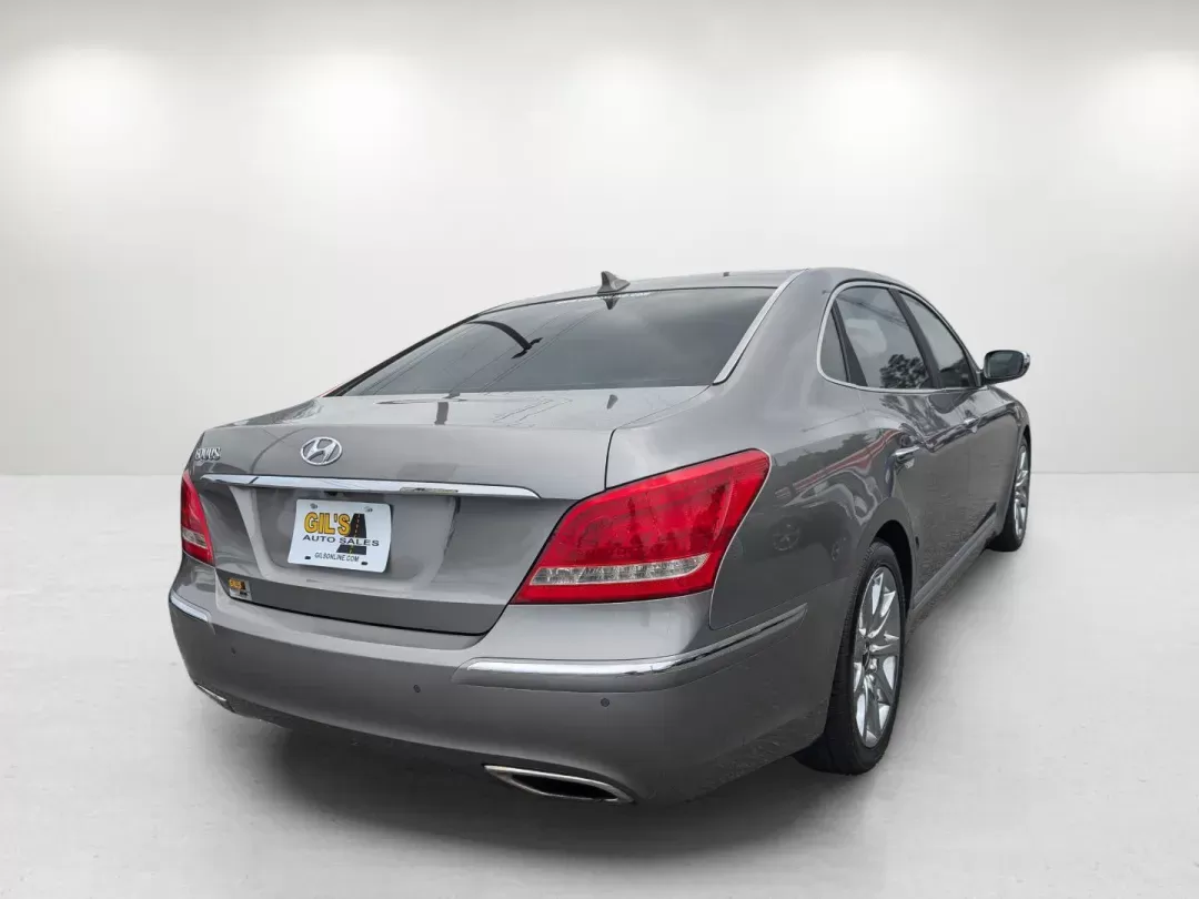 2012 /Jet Black Hyundai Equus Signature (KMHGH4JH6CU) with an Gas V8 5.0L/307 engine, 8-Speed Automatic w/Manual Shift transmission, located at 3959 U.S. 80 W, Phenix City, AL, 36870, (334) 297-4885, 32.469296, -85.135185 - 2012 Hyundai Equus Signature - Photo#5