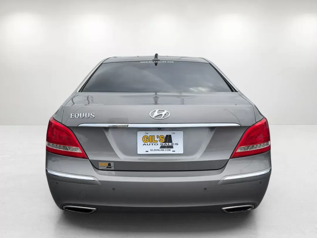 2012 /Jet Black Hyundai Equus Signature (KMHGH4JH6CU) with an Gas V8 5.0L/307 engine, 8-Speed Automatic w/Manual Shift transmission, located at 3959 U.S. 80 W, Phenix City, AL, 36870, (334) 297-4885, 32.469296, -85.135185 - 2012 Hyundai Equus Signature - Photo#6