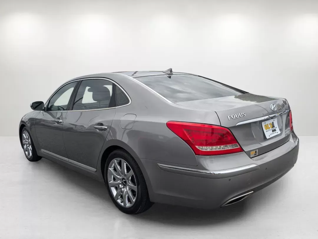 2012 /Jet Black Hyundai Equus Signature (KMHGH4JH6CU) with an Gas V8 5.0L/307 engine, 8-Speed Automatic w/Manual Shift transmission, located at 3959 U.S. 80 W, Phenix City, AL, 36870, (334) 297-4885, 32.469296, -85.135185 - 2012 Hyundai Equus Signature - Photo#7