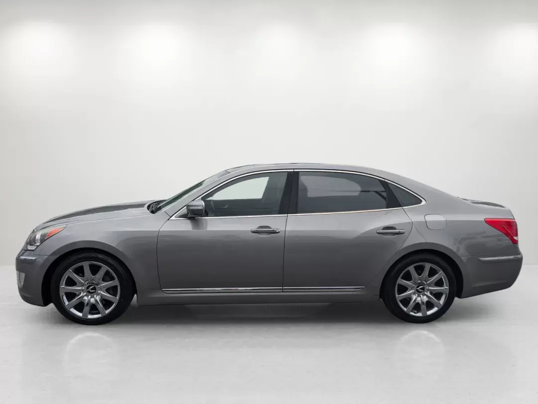 2012 /Jet Black Hyundai Equus Signature (KMHGH4JH6CU) with an Gas V8 5.0L/307 engine, 8-Speed Automatic w/Manual Shift transmission, located at 3959 U.S. 80 W, Phenix City, AL, 36870, (334) 297-4885, 32.469296, -85.135185 - 2012 Hyundai Equus Signature - Photo#8