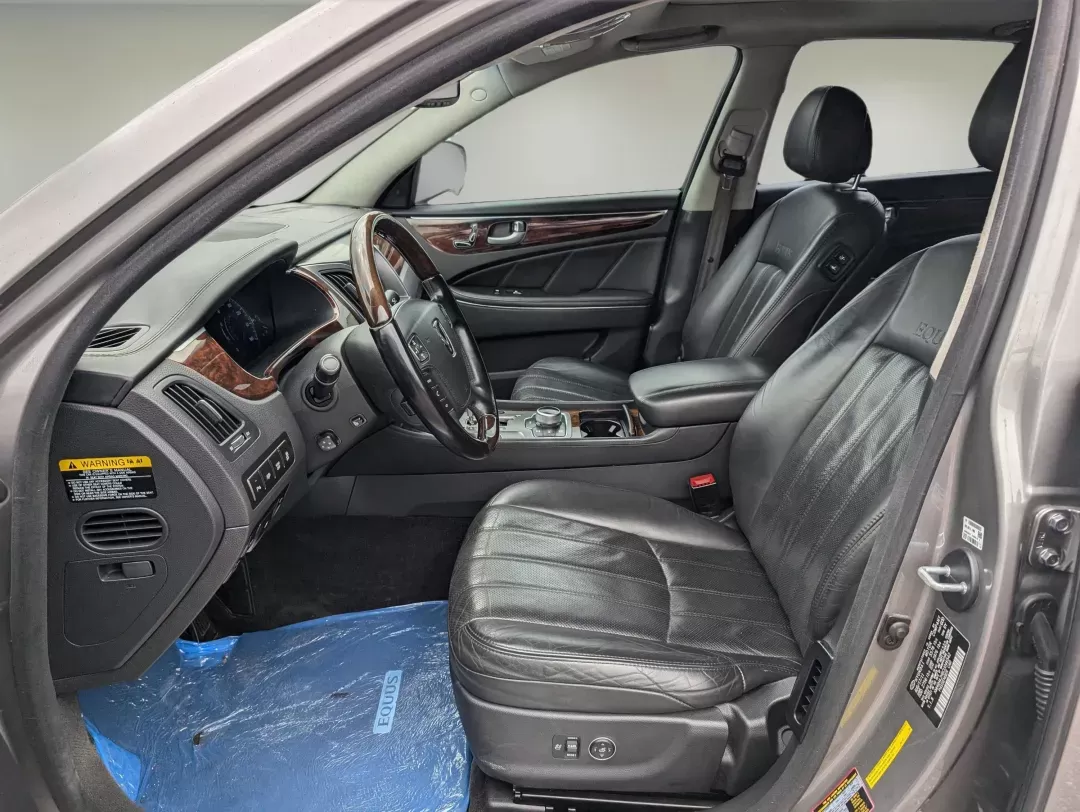 2012 /Jet Black Hyundai Equus Signature (KMHGH4JH6CU) with an Gas V8 5.0L/307 engine, 8-Speed Automatic w/Manual Shift transmission, located at 3959 U.S. 80 W, Phenix City, AL, 36870, (334) 297-4885, 32.469296, -85.135185 - 2012 Hyundai Equus Signature - Photo#10
