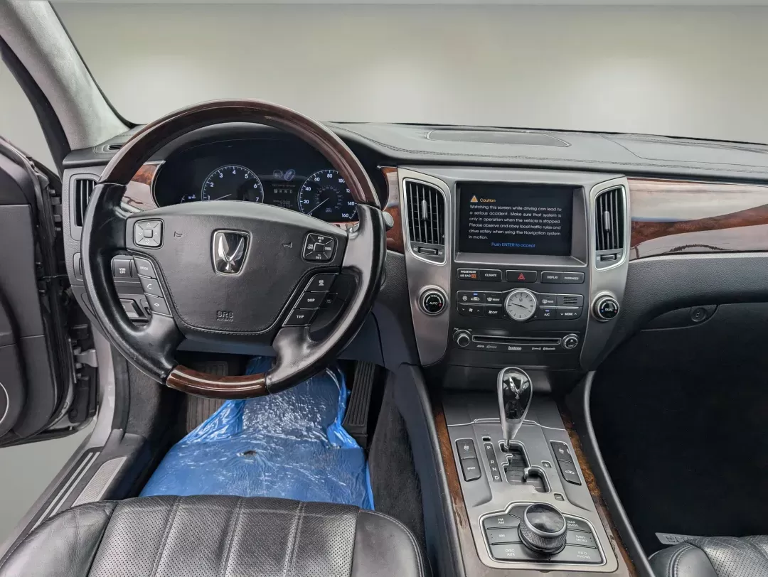 2012 /Jet Black Hyundai Equus Signature (KMHGH4JH6CU) with an Gas V8 5.0L/307 engine, 8-Speed Automatic w/Manual Shift transmission, located at 3959 U.S. 80 W, Phenix City, AL, 36870, (334) 297-4885, 32.469296, -85.135185 - 2012 Hyundai Equus Signature - Photo#12