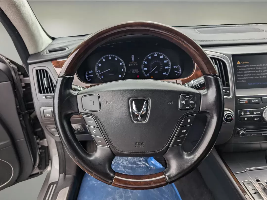 2012 /Jet Black Hyundai Equus Signature (KMHGH4JH6CU) with an Gas V8 5.0L/307 engine, 8-Speed Automatic w/Manual Shift transmission, located at 3959 U.S. 80 W, Phenix City, AL, 36870, (334) 297-4885, 32.469296, -85.135185 - 2012 Hyundai Equus Signature - Photo#16