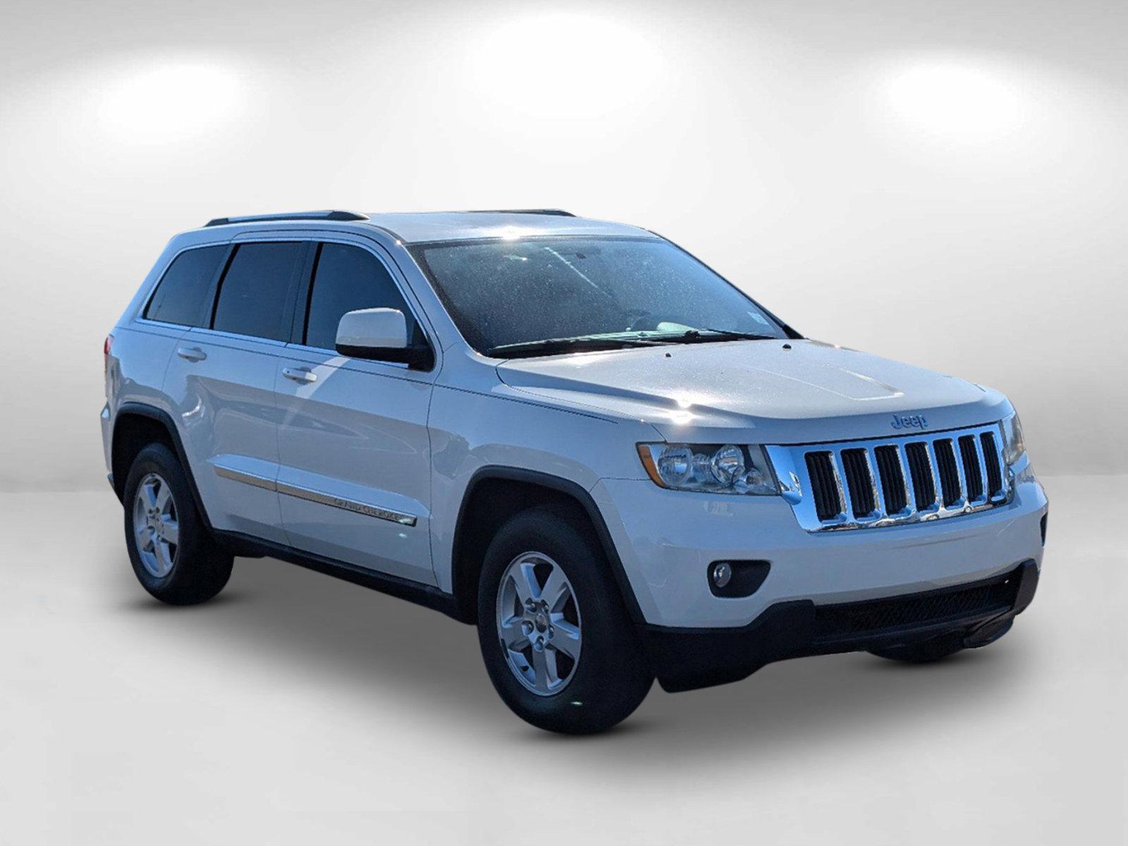 2011 /Black Interior Jeep Grand Cherokee Laredo (1J4RS4GGXBC) with an Gas/Ethanol V6 3.6L/220 engine, 5-Speed Automatic transmission, located at 521 Old Farm Lane Rd, Prattville, AL, 36066, (334) 325-1505, 32.482460, -86.416367 - 2011 Jeep Grand Cherokee Laredo - Photo#4