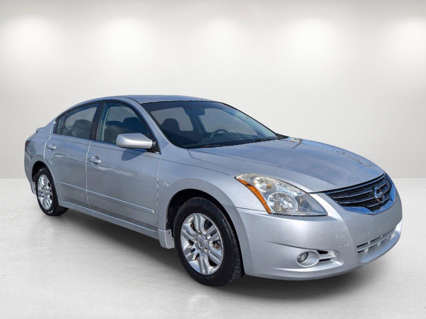 2012 /Charcoal Nissan Altima 2.5 S (1N4AL2AP8CC) with an Gas I4 2.5L/ engine, 1-Speed Continuously Variable Ratio transmission, located at 1430 Gateway Drive, Opelika, AL, 36801, (334) 239-0944, 32.637871, -85.409790 - 2012 Nissan Altima 2.5 S - Photo#2