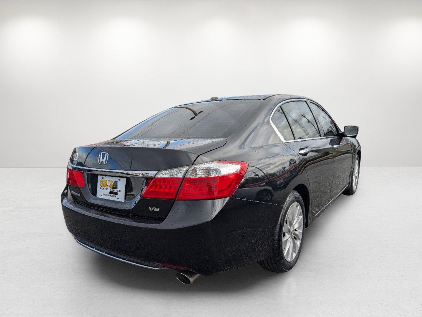 2014 Honda Accord Sedan EX-L (1HGCR3F8XEA) with an Regular Unleaded V-6 3.5 L/212 engine, 6-Speed Automatic w/OD transmission, located at 5115 14th Ave., Columbus, GA, 31904, (706) 323-0345, 32.511494, -84.971046 - 2014 Honda Accord Sedan EX-L - Photo#4