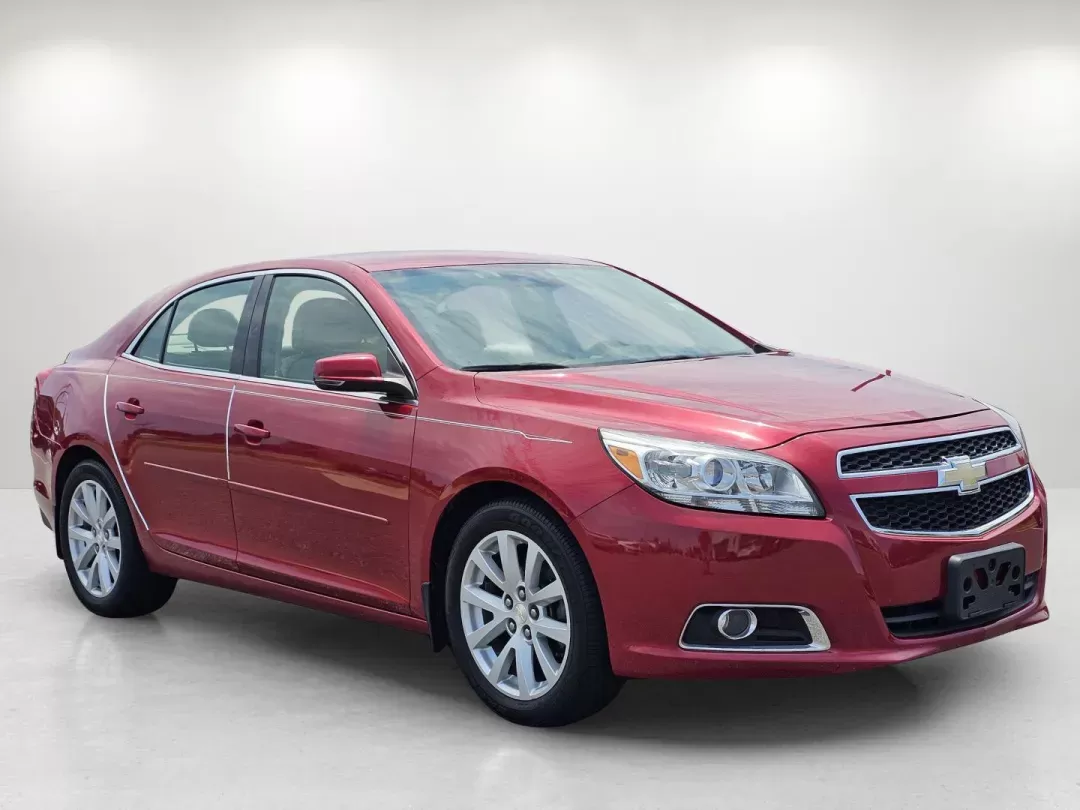 2013 /Cocoa/Light Neutral Chevrolet Malibu LT (1G11E5SA4DF) with an Other engine, located at 521 Old Farm Lane Rd, Prattville, AL, 36066, (334) 325-1505, 32.482460, -86.416367 - **Unlock Your Next Adventure with the 2013 Chevrolet Malibu LT at Gils Auto!**<br /> <br /> Are you looking for a reliable vehicle that fits your busy lifestyle? The 2013 Chevrolet Malibu LT is the perfect sedan for those who crave comfort, style, and technology while maintaining an eye on budget-fr - Photo#2