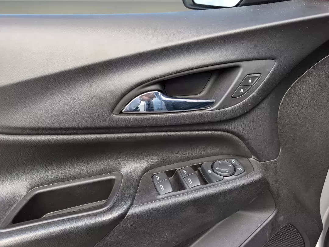 2020 /Jet Black Chevrolet Equinox LT (2GNAXJEVXL6) with an Other engine, located at 3959 U.S. 80 W, Phenix City, AL, 36870, (334) 297-4885, 32.469296, -85.135185 - ### Elevate Your Lifestyle with the 2020 Chevrolet Equinox LT<br /> <br /> Are you ready to take your family adventures to the next level? Look no further than this stunning 2020 Chevrolet Equinox LT, available now at Gils Auto in Phenix City, AL. This versatile SUV is designed for growing families - Photo#8