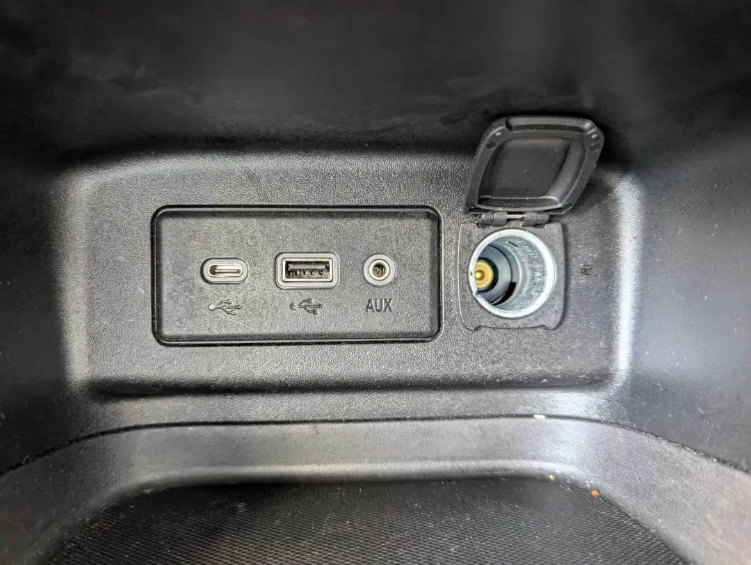 2020 /Jet Black Chevrolet Equinox LT (2GNAXJEVXL6) with an Other engine, located at 3959 U.S. 80 W, Phenix City, AL, 36870, (334) 297-4885, 32.469296, -85.135185 - ### Elevate Your Lifestyle with the 2020 Chevrolet Equinox LT<br /> <br /> Are you ready to take your family adventures to the next level? Look no further than this stunning 2020 Chevrolet Equinox LT, available now at Gils Auto in Phenix City, AL. This versatile SUV is designed for growing families - Photo#13