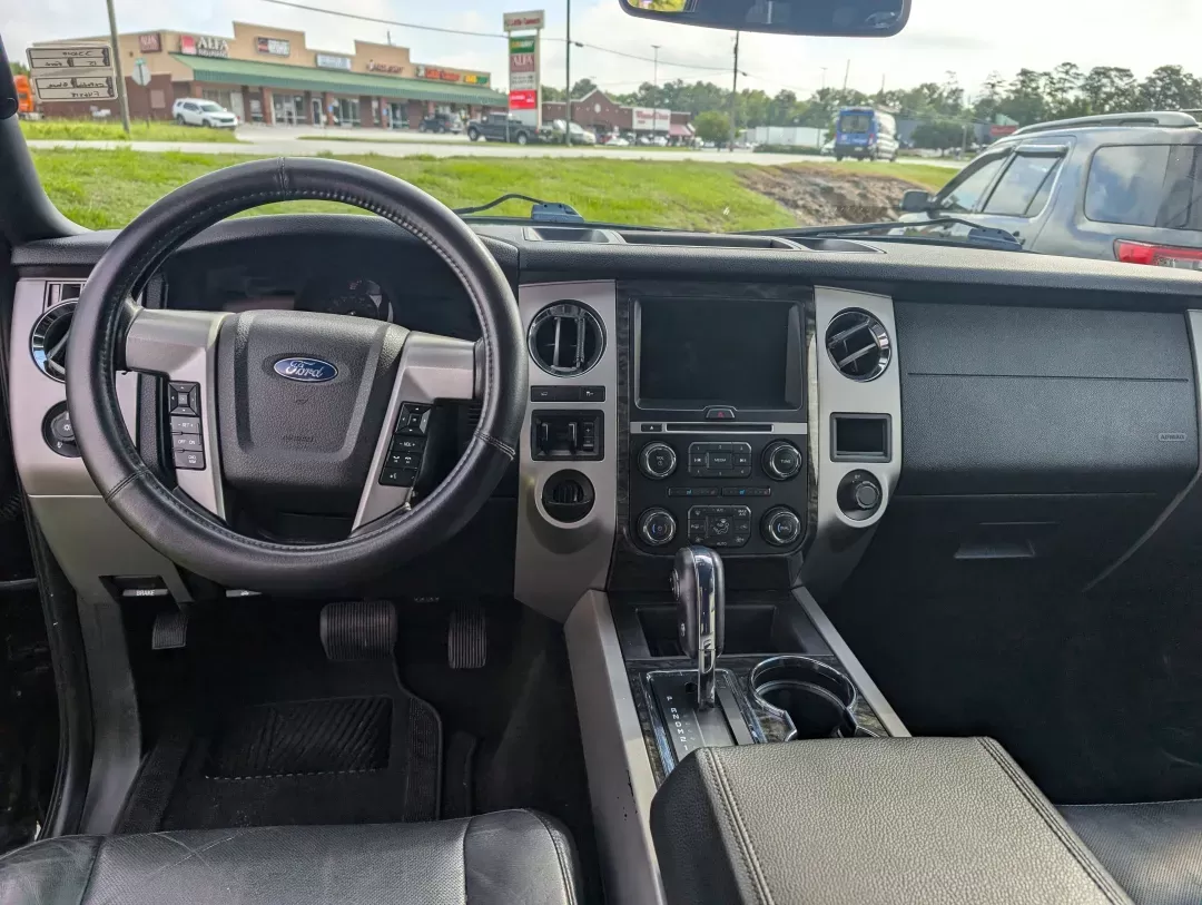 2015 Ford Expedition Limited (1FMJU1KTXFE) with an Twin Turbo Regular Unleaded V-6 3.5 L/213 engine, 6-Speed Automatic w/OD transmission, located at 3959 U.S. 80 W, Phenix City, AL, 36870, (334) 297-4885, 32.469296, -85.135185 - 2015 Ford Expedition Limited - Photo#12