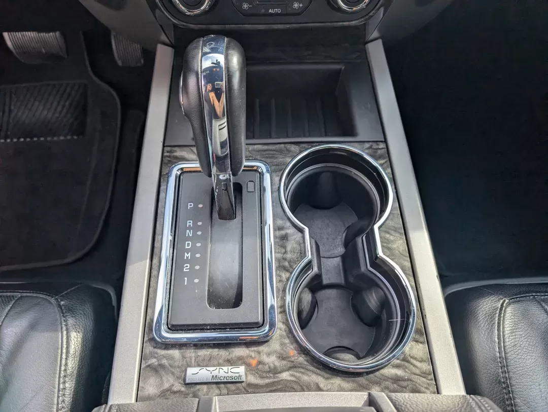 2015 Ford Expedition Limited (1FMJU1KTXFE) with an Twin Turbo Regular Unleaded V-6 3.5 L/213 engine, 6-Speed Automatic w/OD transmission, located at 3959 U.S. 80 W, Phenix City, AL, 36870, (334) 297-4885, 32.469296, -85.135185 - 2015 Ford Expedition Limited - Photo#13