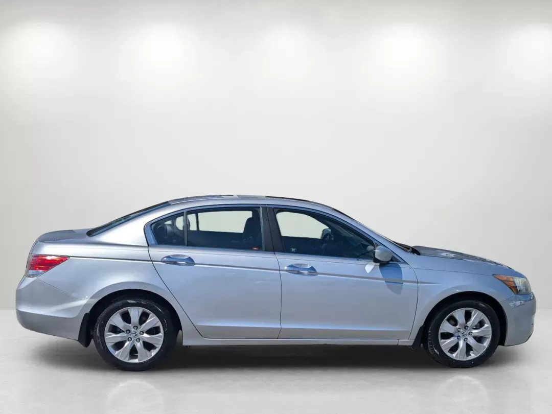 2008 Honda Accord Sdn EX-L (1HGCP36838A) with an Gas V6 3.5L/212 engine, 5-Speed Automatic transmission, located at 3959 U.S. 80 W, Phenix City, AL, 36870, (334) 297-4885, 32.469296, -85.135185 - 2008 Honda Accord Sdn EX-L - Photo#4