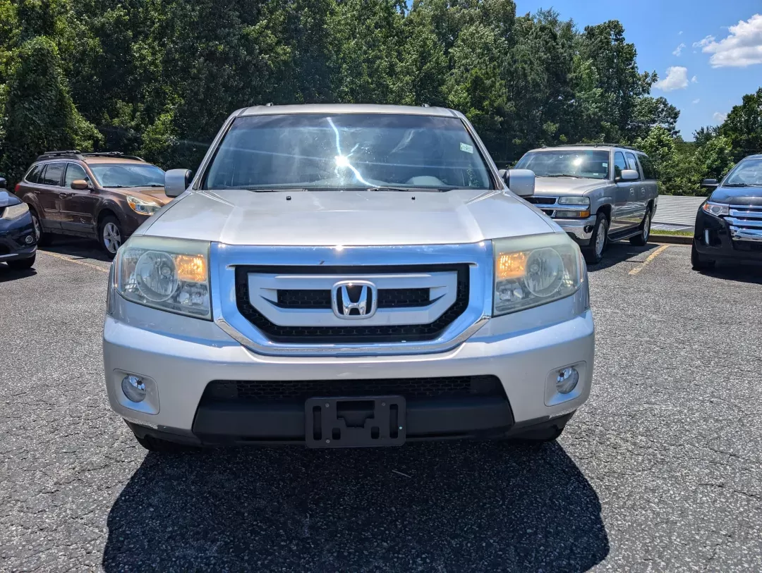 2010 Honda Pilot EX (5FNYF3H47AB) with an Other engine, located at 3959 U.S. 80 W, Phenix City, AL, 36870, (334) 297-4885, 32.469296, -85.135185 - **Explore Life in Comfort and Style with the 2010 Honda Pilot at Gils Auto!**<br /> <br /> Are you searching for a dependable SUV that can handle everything from family road trips to daily commutes? Look no further! The 2010 Honda Pilot EX is designed specifically for those who need a versatile vehi - Photo#17
