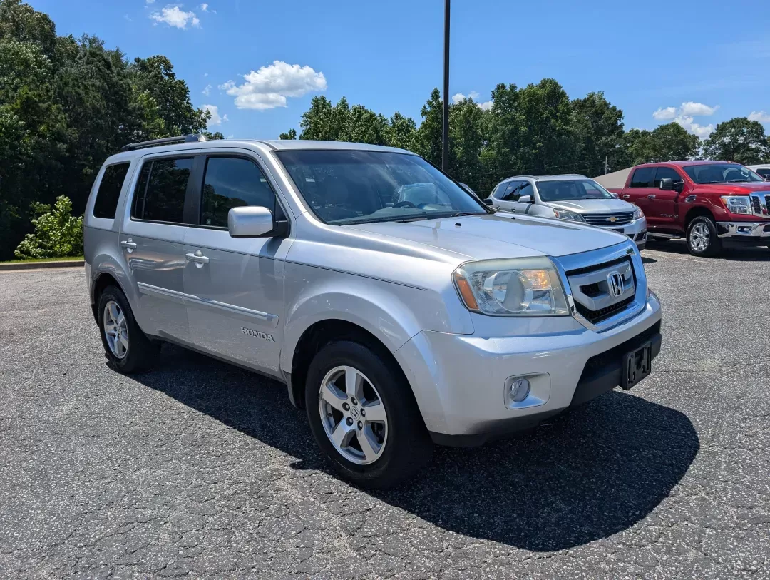 2010 Honda Pilot EX (5FNYF3H47AB) with an Other engine, located at 3959 U.S. 80 W, Phenix City, AL, 36870, (334) 297-4885, 32.469296, -85.135185 - **Explore Life in Comfort and Style with the 2010 Honda Pilot at Gils Auto!**<br /> <br /> Are you searching for a dependable SUV that can handle everything from family road trips to daily commutes? Look no further! The 2010 Honda Pilot EX is designed specifically for those who need a versatile vehi - Photo#18