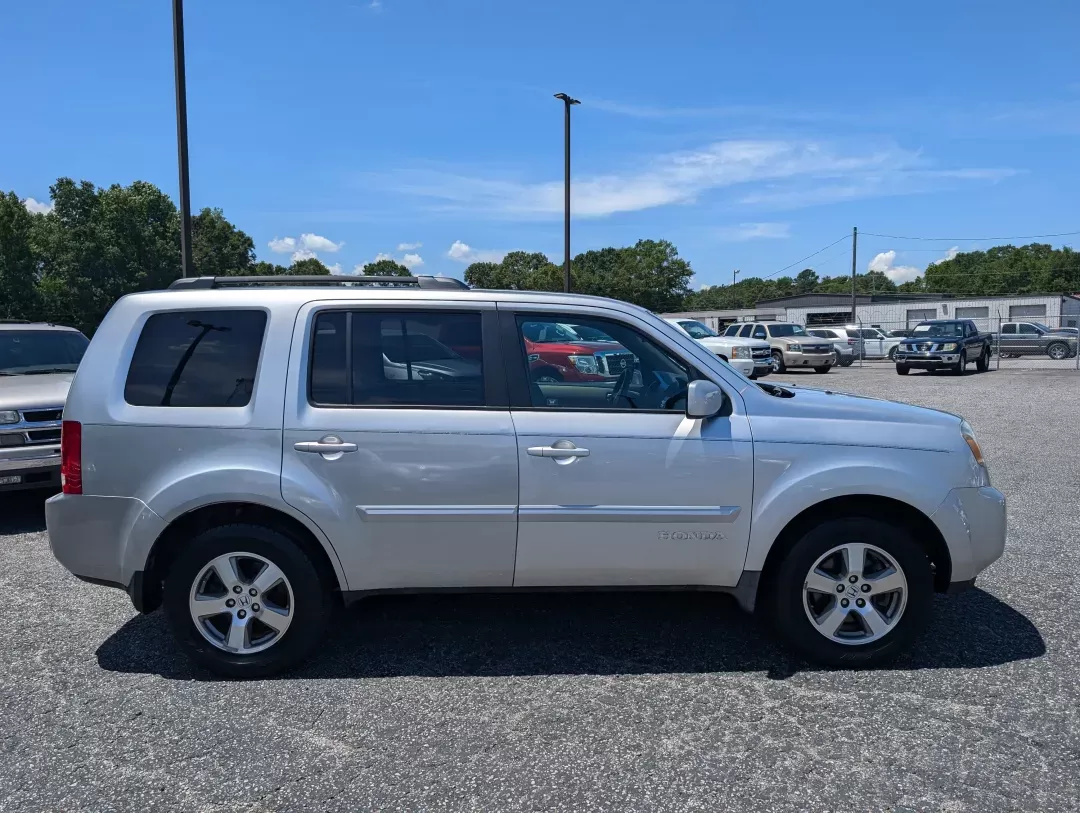 2010 Honda Pilot EX (5FNYF3H47AB) with an Other engine, located at 3959 U.S. 80 W, Phenix City, AL, 36870, (334) 297-4885, 32.469296, -85.135185 - **Explore Life in Comfort and Style with the 2010 Honda Pilot at Gils Auto!**<br /> <br /> Are you searching for a dependable SUV that can handle everything from family road trips to daily commutes? Look no further! The 2010 Honda Pilot EX is designed specifically for those who need a versatile vehi - Photo#19
