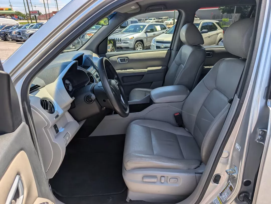2010 Honda Pilot EX (5FNYF3H47AB) with an Other engine, located at 3959 U.S. 80 W, Phenix City, AL, 36870, (334) 297-4885, 32.469296, -85.135185 - **Explore Life in Comfort and Style with the 2010 Honda Pilot at Gils Auto!**<br /> <br /> Are you searching for a dependable SUV that can handle everything from family road trips to daily commutes? Look no further! The 2010 Honda Pilot EX is designed specifically for those who need a versatile vehi - Photo#24