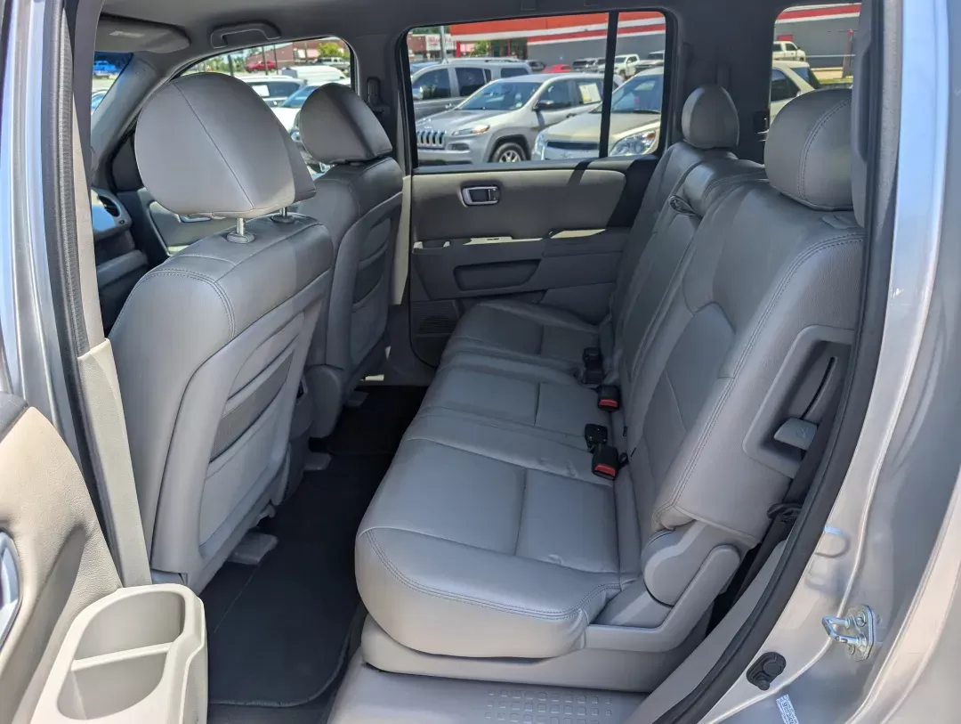 2010 Honda Pilot EX (5FNYF3H47AB) with an Other engine, located at 3959 U.S. 80 W, Phenix City, AL, 36870, (334) 297-4885, 32.469296, -85.135185 - **Explore Life in Comfort and Style with the 2010 Honda Pilot at Gils Auto!**<br /> <br /> Are you searching for a dependable SUV that can handle everything from family road trips to daily commutes? Look no further! The 2010 Honda Pilot EX is designed specifically for those who need a versatile vehi - Photo#25