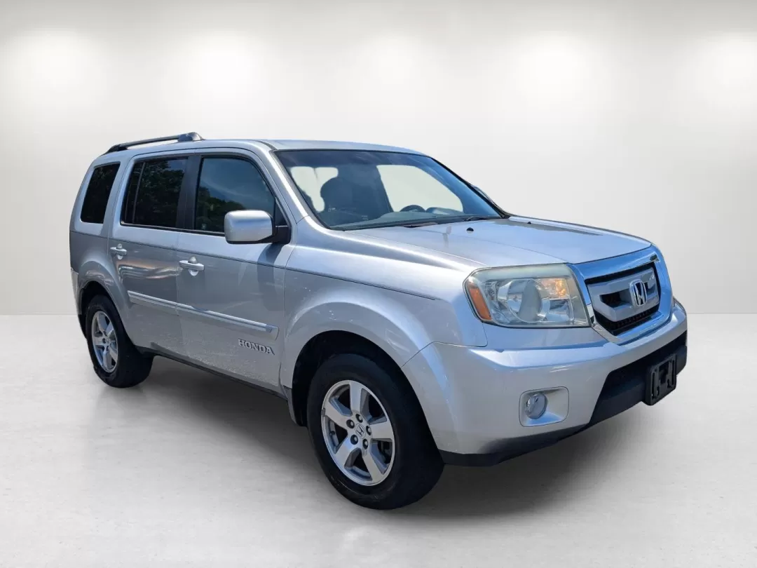 2010 Honda Pilot EX (5FNYF3H47AB) with an Other engine, located at 521 Old Farm Lane Rd, Prattville, AL, 36066, (334) 325-1505, 32.482460, -86.416367 - **Explore Life in Comfort and Style with the 2010 Honda Pilot at Gils Auto!**<br /> <br /> Are you searching for a dependable SUV that can handle everything from family road trips to daily commutes? Look no further! The 2010 Honda Pilot EX is designed specifically for those who need a versatile vehi - Photo#3
