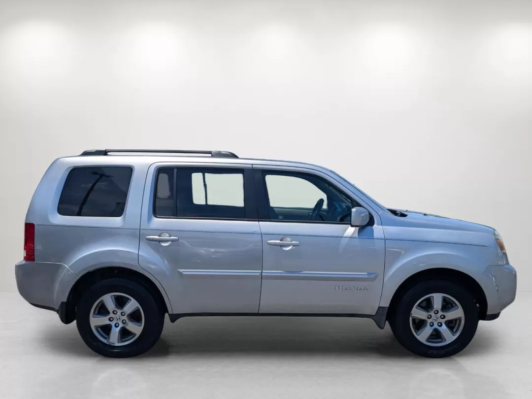 2010 Honda Pilot EX (5FNYF3H47AB) with an Other engine, located at 521 Old Farm Lane Rd, Prattville, AL, 36066, (334) 325-1505, 32.482460, -86.416367 - **Explore Life in Comfort and Style with the 2010 Honda Pilot at Gils Auto!**<br /> <br /> Are you searching for a dependable SUV that can handle everything from family road trips to daily commutes? Look no further! The 2010 Honda Pilot EX is designed specifically for those who need a versatile vehi - Photo#4