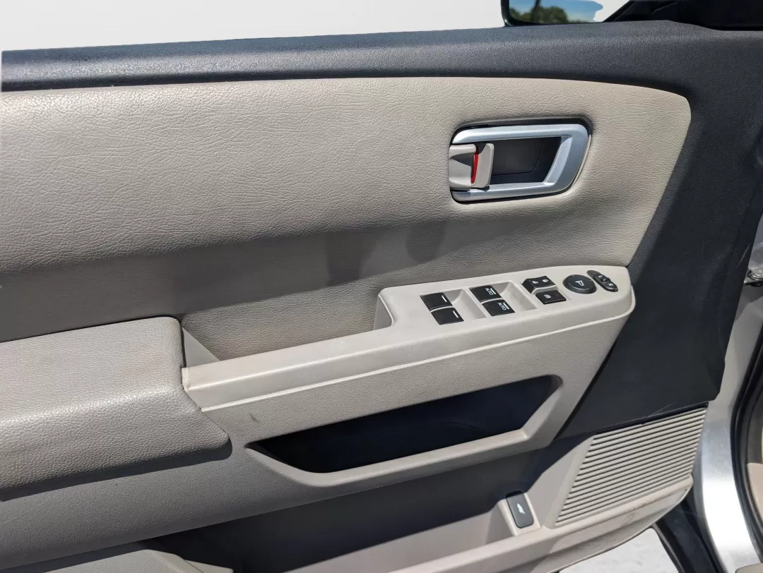 2010 Honda Pilot EX (5FNYF3H47AB) with an Other engine, located at 521 Old Farm Lane Rd, Prattville, AL, 36066, (334) 325-1505, 32.482460, -86.416367 - **Explore Life in Comfort and Style with the 2010 Honda Pilot at Gils Auto!**<br /> <br /> Are you searching for a dependable SUV that can handle everything from family road trips to daily commutes? Look no further! The 2010 Honda Pilot EX is designed specifically for those who need a versatile vehi - Photo#8