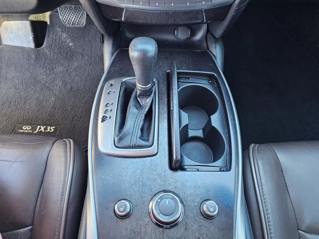 2013 /Java Infiniti JX35 (5N1AL0MNXDC) with an Other engine, located at 804 22nd Ave, Phenix City, AL, 36870, (334) 297-1860, 32.484749, -85.024475 - Explore the open road in style with this stunning 2013 Infiniti JX35, perfect for families and adventurers alike! With its exquisite Midnight Garnet exterior and luxurious Java leather interior, this SUV combines elegance with functionality, making it a fantastic choice for anyone looking to elevate - Photo#12