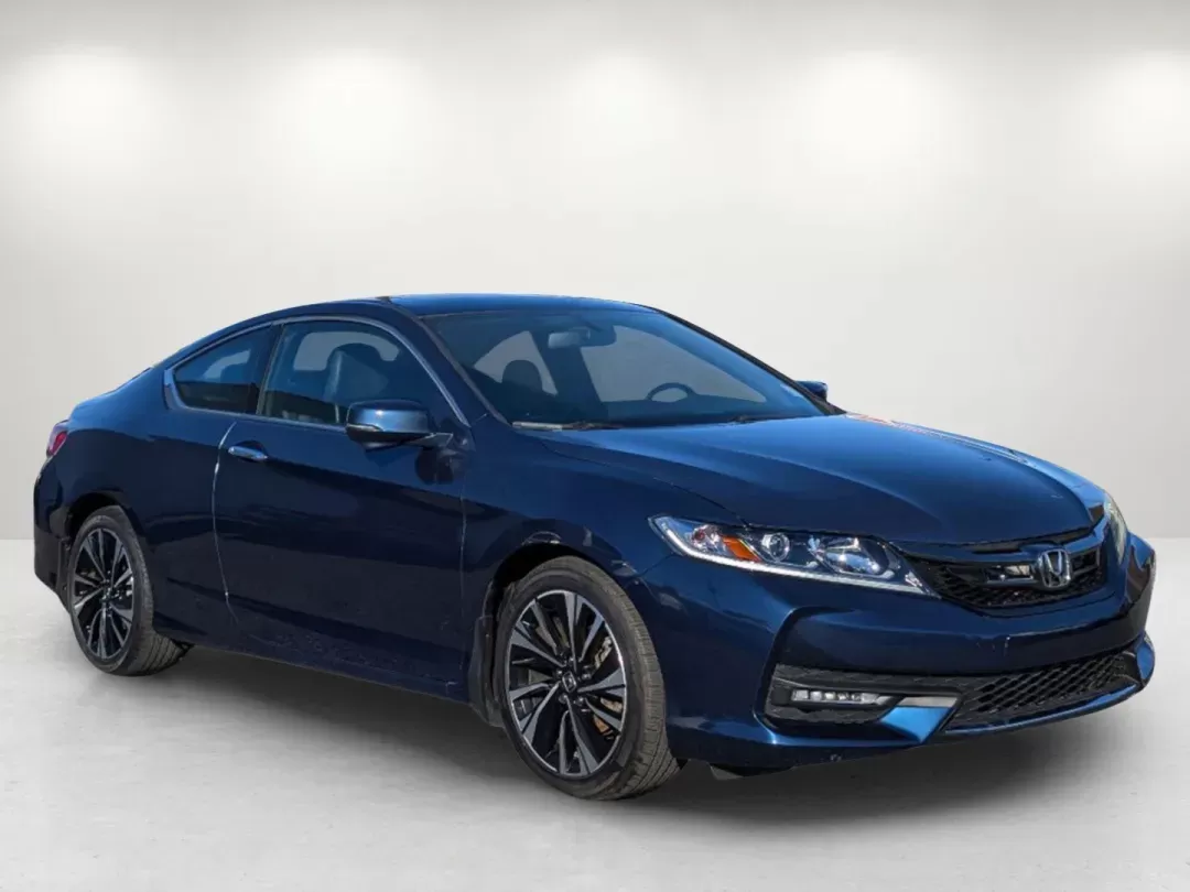 2017 Honda Accord Coupe EX-L (1HGCT1B80HA) with an Regular Unleaded I-4 2.4 L/144 engine, 1-Speed CVT w/OD transmission, located at 1430 Gateway Drive, Opelika, AL, 36801, (334) 239-0944, 32.637871, -85.409790 - 2017 Honda Accord Coupe EX-L - Photo#2