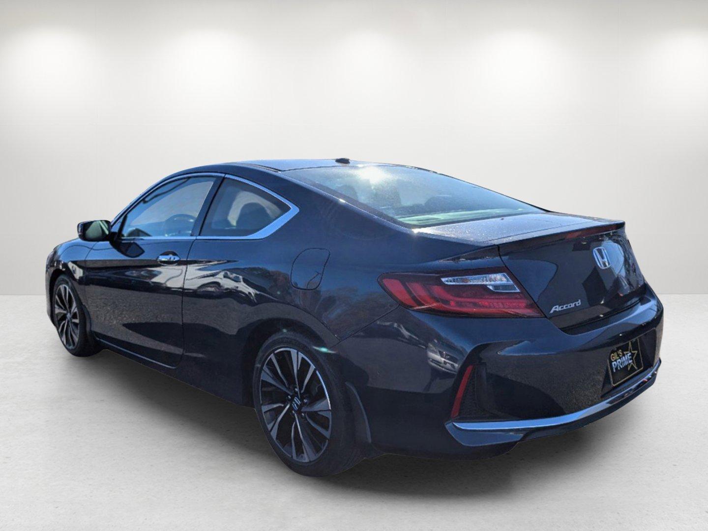 2017 Honda Accord Coupe EX-L (1HGCT1B80HA) with an Regular Unleaded I-4 2.4 L/144 engine, 1-Speed CVT w/OD transmission, located at 1430 Gateway Drive, Opelika, AL, 36801, (334) 239-0944, 32.637871, -85.409790 - 2017 Honda Accord Coupe EX-L - Photo#6