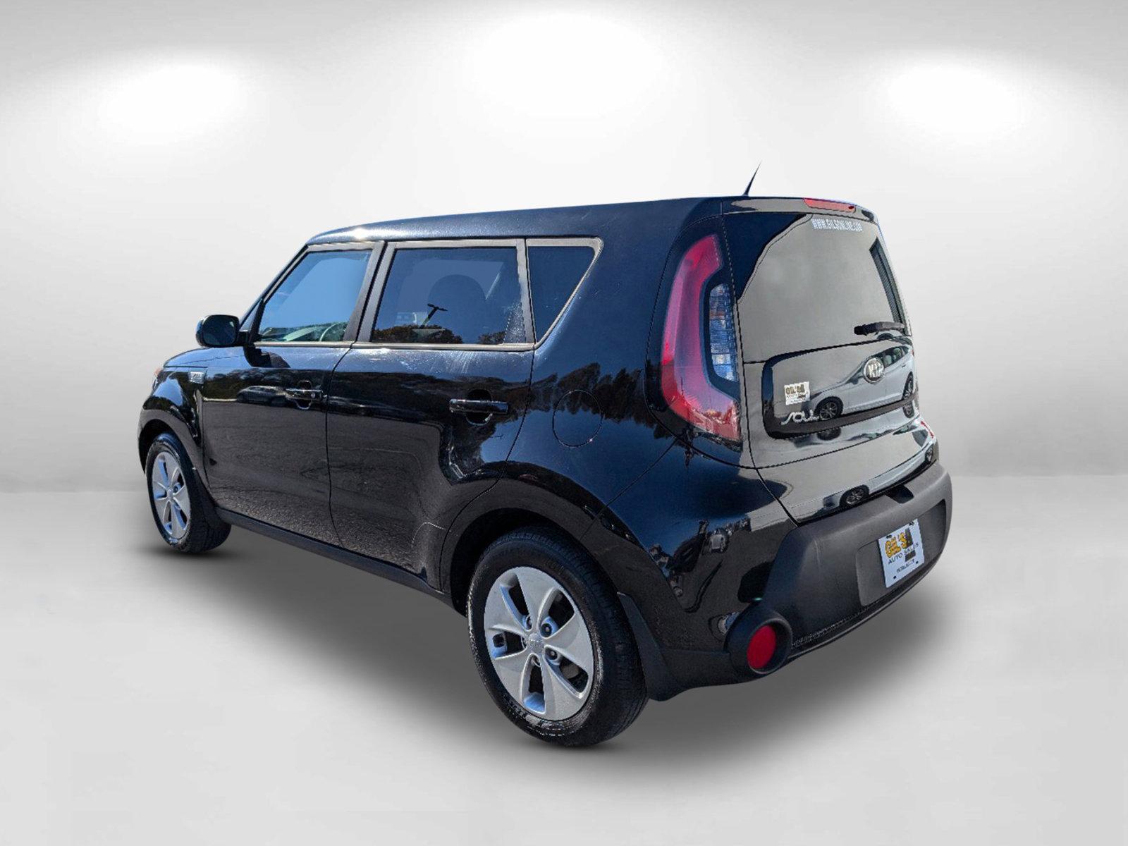 2016 /Gray 2-Tone Kia Soul Base (KNDJN2A22G7) with an Regular Unleaded I-4 1.6 L/97 engine, 6-Speed Automatic w/OD transmission, located at 804 22nd Ave, Phenix City, AL, 36870, (334) 297-1860, 32.484749, -85.024475 - 2016 Kia Soul Base - Photo#6