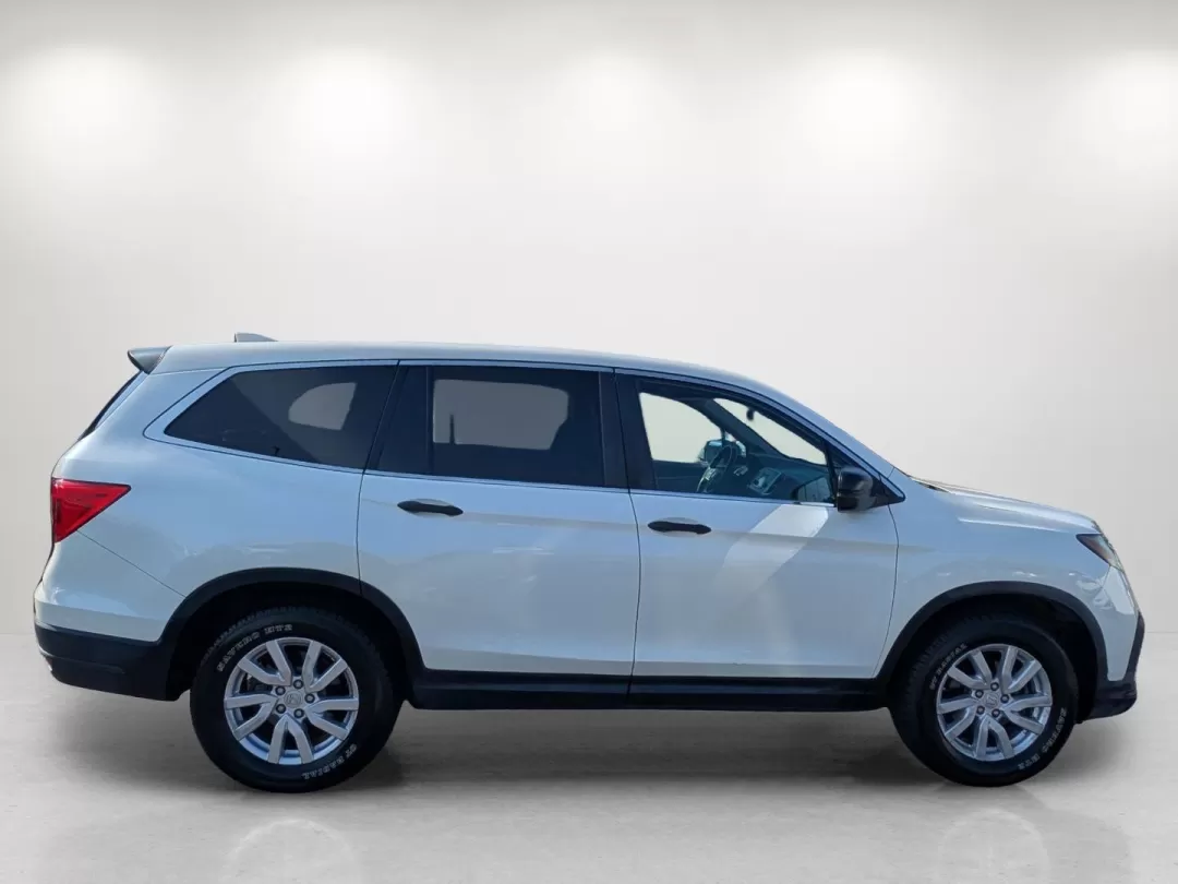 2019 Honda Pilot LX (5FNYF5H1XKB) with an Other engine, located at 5115 14th Ave., Columbus, GA, 31904, (706) 323-0345, 32.511494, -84.971046 - **Adventure Awaits with the 2019 Honda Pilot LX - Your Family SUV at Gils Auto!**<br /> <br /> Are you on the lookout for the perfect family vehicle that can handle daily commutes and weekend adventures alike? Look no further than the 2019 Honda Pilot LX, available now at Gils Auto in Phenix City, A - Photo#3