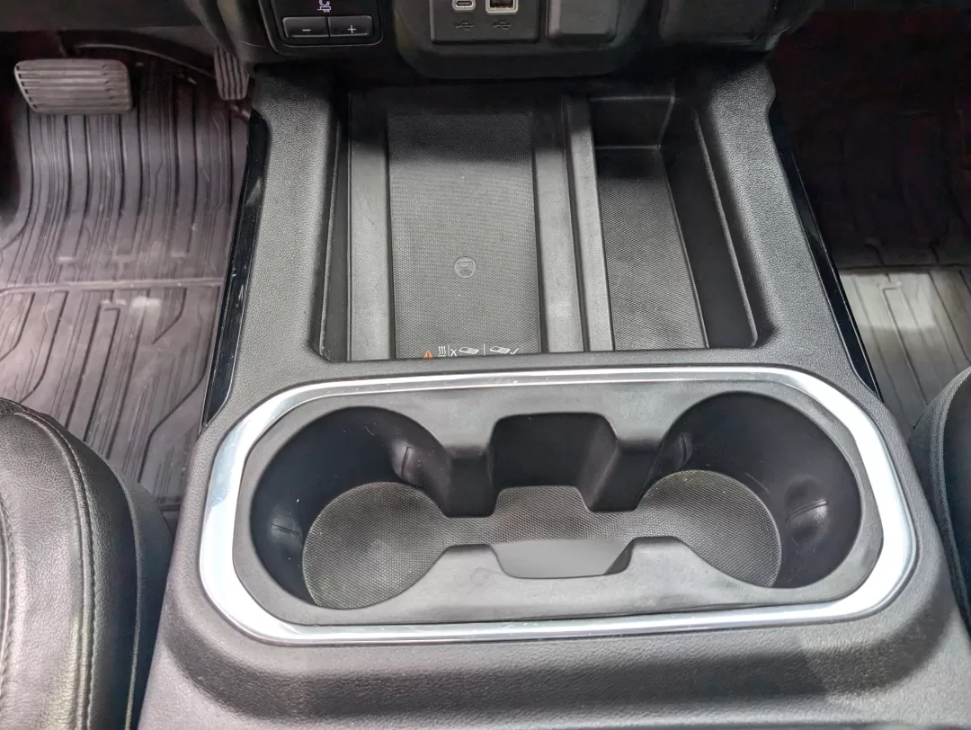 2019 /Jet Black GMC Sierra 1500 SLT (1GTU9DEL5KZ) with an Other engine, located at 3959 U.S. 80 W, Phenix City, AL, 36870, (334) 297-4885, 32.469296, -85.135185 - Elevate your lifestyle with the exceptional 2019 GMC Sierra 1500 SLT, an ideal companion for both weekend adventures and daily commutes. With its robust 4WD capability and impressive towing capacity, this Crew Cab Pickup is perfect for families and outdoor enthusiasts alike. Whether you're hauling e - Photo#16