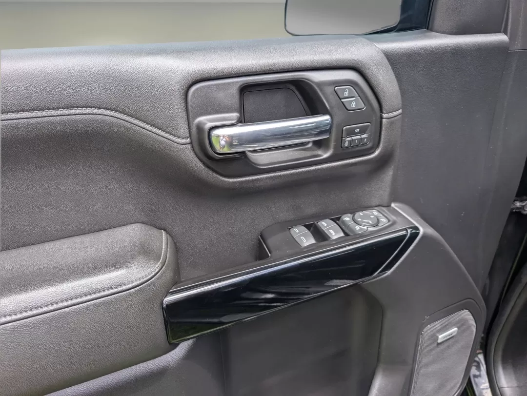 2019 /Jet Black GMC Sierra 1500 SLT (1GTU9DEL5KZ) with an Other engine, located at 7000 Northlake Connector, Columbus, GA, 31904, (706) 987-8085, 32.524975, -84.978134 - Elevate your lifestyle with the exceptional 2019 GMC Sierra 1500 SLT, an ideal companion for both weekend adventures and daily commutes. With its robust 4WD capability and impressive towing capacity, this Crew Cab Pickup is perfect for families and outdoor enthusiasts alike. Whether you're hauling e - Photo#8