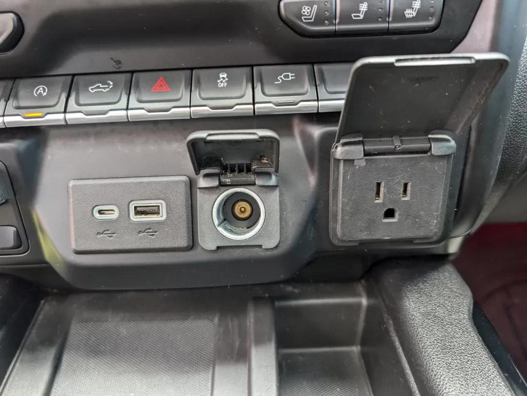 2019 /Jet Black GMC Sierra 1500 SLT (1GTU9DEL5KZ) with an Other engine, located at 7000 Northlake Connector, Columbus, GA, 31904, (706) 987-8085, 32.524975, -84.978134 - Elevate your lifestyle with the exceptional 2019 GMC Sierra 1500 SLT, an ideal companion for both weekend adventures and daily commutes. With its robust 4WD capability and impressive towing capacity, this Crew Cab Pickup is perfect for families and outdoor enthusiasts alike. Whether you're hauling e - Photo#13