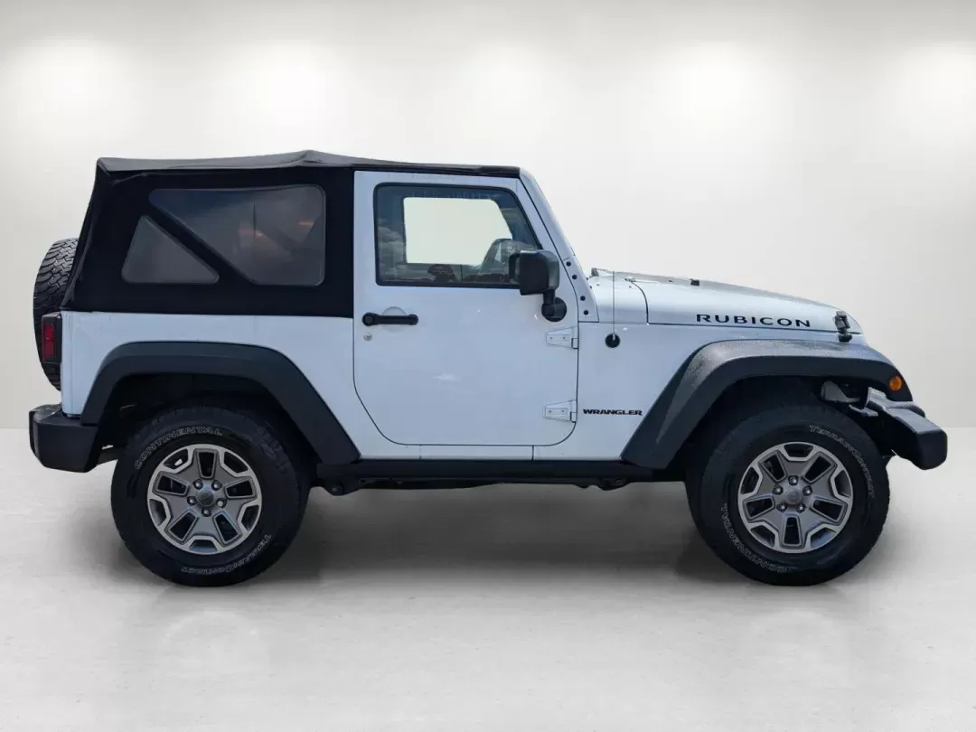 2015 Bright White Clearcoat /Black Jeep Wrangler Rubicon (1C4BJWCG4FL) with an Regular Unleaded V-6 3.6 L/220 engine, 5-Speed Automatic w/OD transmission, located at 1430 Gateway Drive, Opelika, AL, 36801, (334) 239-0944, 32.637871, -85.409790 - 2015 Jeep Wrangler Rubicon - Photo#3
