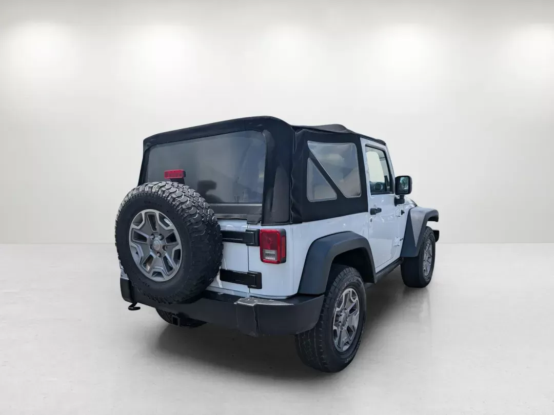 2015 Bright White Clearcoat /Black Jeep Wrangler Rubicon (1C4BJWCG4FL) with an Regular Unleaded V-6 3.6 L/220 engine, 5-Speed Automatic w/OD transmission, located at 1430 Gateway Drive, Opelika, AL, 36801, (334) 239-0944, 32.637871, -85.409790 - 2015 Jeep Wrangler Rubicon - Photo#4