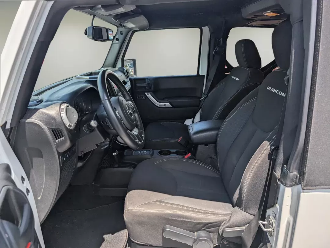 2015 Bright White Clearcoat /Black Jeep Wrangler Rubicon (1C4BJWCG4FL) with an Regular Unleaded V-6 3.6 L/220 engine, 5-Speed Automatic w/OD transmission, located at 1430 Gateway Drive, Opelika, AL, 36801, (334) 239-0944, 32.637871, -85.409790 - 2015 Jeep Wrangler Rubicon - Photo#9
