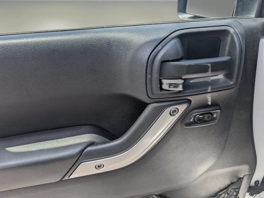 2015 Bright White Clearcoat /Black Jeep Wrangler Rubicon (1C4BJWCG4FL) with an Regular Unleaded V-6 3.6 L/220 engine, 5-Speed Automatic w/OD transmission, located at 7000 Northlake Connector, Columbus, GA, 31904, (706) 987-8085, 32.524975, -84.978134 - 2015 Jeep Wrangler Rubicon - Photo#8