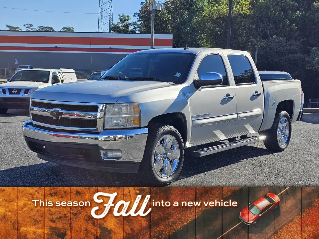 2011 /Ebony Chevrolet Silverado 1500 LT (3GCPCSE09BG) with an Other engine, located at 3959 U.S. 80 W, Phenix City, AL, 36870, (334) 297-4885, 32.469296, -85.135185 - **Discover Your Next Adventure with This 2011 Chevrolet Silverado 1500 LT Crew Cab at Gils Auto!**<br /> <br /> Are you ready to elevate your lifestyle and embark on unforgettable journeys? Look no further than this stunning 2011 Chevrolet Silverado 1500 LT Crew Cab pickup truck, boasting a perfect - Photo#0