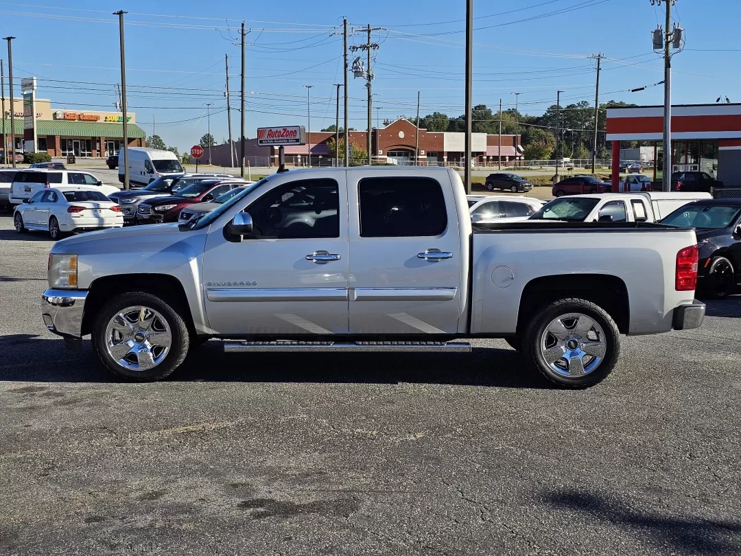 2011 /Ebony Chevrolet Silverado 1500 LT (3GCPCSE09BG) with an Other engine, located at 3959 U.S. 80 W, Phenix City, AL, 36870, (334) 297-4885, 32.469296, -85.135185 - **Discover Your Next Adventure with This 2011 Chevrolet Silverado 1500 LT Crew Cab at Gils Auto!**<br /> <br /> Are you ready to elevate your lifestyle and embark on unforgettable journeys? Look no further than this stunning 2011 Chevrolet Silverado 1500 LT Crew Cab pickup truck, boasting a perfect - Photo#7