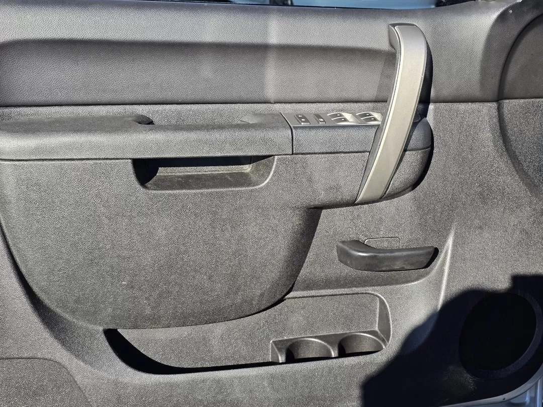 2011 /Ebony Chevrolet Silverado 1500 LT (3GCPCSE09BG) with an Other engine, located at 3959 U.S. 80 W, Phenix City, AL, 36870, (334) 297-4885, 32.469296, -85.135185 - **Discover Your Next Adventure with This 2011 Chevrolet Silverado 1500 LT Crew Cab at Gils Auto!**<br /> <br /> Are you ready to elevate your lifestyle and embark on unforgettable journeys? Look no further than this stunning 2011 Chevrolet Silverado 1500 LT Crew Cab pickup truck, boasting a perfect - Photo#8