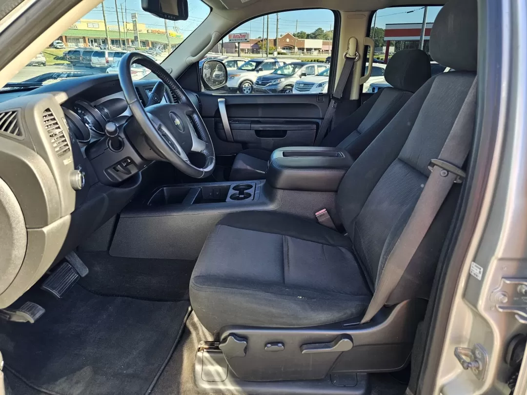 2011 /Ebony Chevrolet Silverado 1500 LT (3GCPCSE09BG) with an Other engine, located at 3959 U.S. 80 W, Phenix City, AL, 36870, (334) 297-4885, 32.469296, -85.135185 - **Discover Your Next Adventure with This 2011 Chevrolet Silverado 1500 LT Crew Cab at Gils Auto!**<br /> <br /> Are you ready to elevate your lifestyle and embark on unforgettable journeys? Look no further than this stunning 2011 Chevrolet Silverado 1500 LT Crew Cab pickup truck, boasting a perfect - Photo#9
