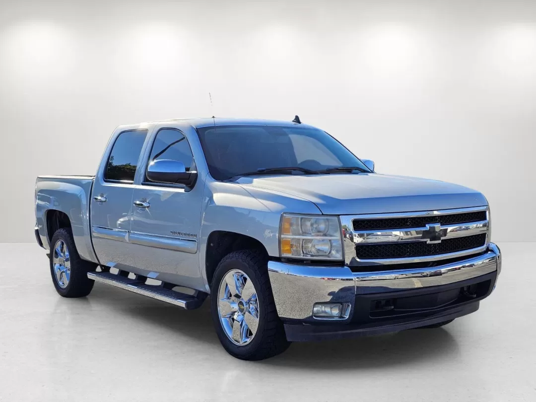2011 /Ebony Chevrolet Silverado 1500 LT (3GCPCSE09BG) with an Other engine, located at 3959 U.S. 80 W, Phenix City, AL, 36870, (334) 297-4885, 32.469296, -85.135185 - **Discover Your Next Adventure with This 2011 Chevrolet Silverado 1500 LT Crew Cab at Gils Auto!**<br /> <br /> Are you ready to elevate your lifestyle and embark on unforgettable journeys? Look no further than this stunning 2011 Chevrolet Silverado 1500 LT Crew Cab pickup truck, boasting a perfect - Photo#3