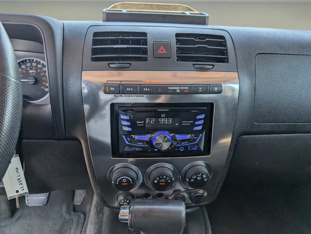 2008 /Ebony Hummer H3 SUV (5GTEN13E288) with an Gas 5 3.7L/223 engine, 4-Speed Automatic w/OD transmission, located at 7000 Northlake Connector, Columbus, GA, 31904, (706) 987-8085, 32.524975, -84.978134 - 2008 Hummer H3 SUV - Photo#13