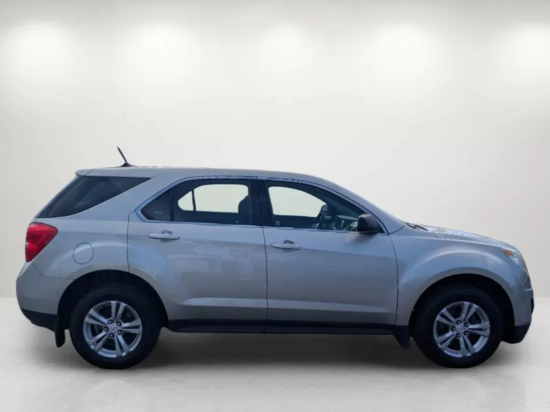 2013 /Light Titanium/Jet Black Chevrolet Equinox LS (2GNALBEKXD1) with an Gas/Ethanol I4 2.4/145 engine, 6-Speed Automatic transmission, located at 521 Old Farm Lane Rd, Prattville, AL, 36066, (334) 325-1505, 32.482460, -86.416367 - 2013 Chevrolet Equinox LS - Photo#4