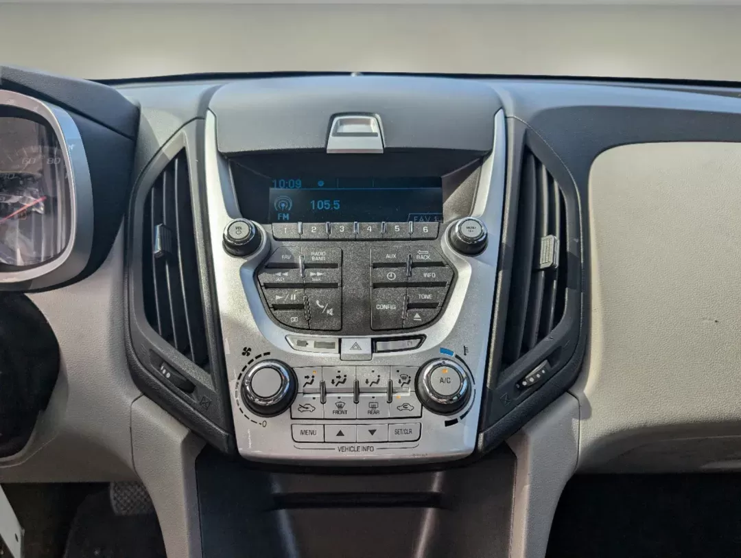 2013 /Light Titanium/Jet Black Chevrolet Equinox LS (2GNALBEKXD1) with an Gas/Ethanol I4 2.4/145 engine, 6-Speed Automatic transmission, located at 521 Old Farm Lane Rd, Prattville, AL, 36066, (334) 325-1505, 32.482460, -86.416367 - 2013 Chevrolet Equinox LS - Photo#15