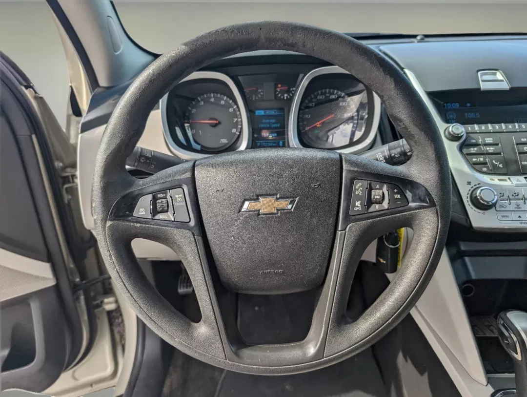 2013 /Light Titanium/Jet Black Chevrolet Equinox LS (2GNALBEKXD1) with an Gas/Ethanol I4 2.4/145 engine, 6-Speed Automatic transmission, located at 521 Old Farm Lane Rd, Prattville, AL, 36066, (334) 325-1505, 32.482460, -86.416367 - 2013 Chevrolet Equinox LS - Photo#16