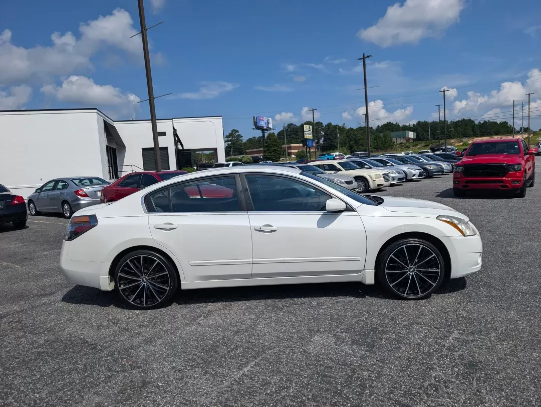 2010 Winter Frost Pearl /Charcoal Nissan Altima 2.5 S (1N4AL2AP9AN) with an Other engine, located at 3959 U.S. 80 W, Phenix City, AL, 36870, (334) 297-4885, 32.469296, -85.135185 - **Drive Your Lifestyle Forward with the 2010 Nissan Altima 2.5 S!**<br /> <br /> Are you searching for a reliable and stylish sedan that fits seamlessly into your busy lifestyle? Look no further than this stunning 2010 Nissan Altima 2.5 S available at Gils Auto, your trusted Buy Here Pay Here dealer - Photo#3